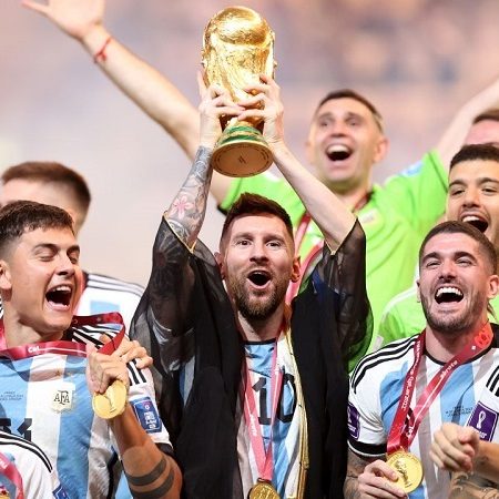 Messi gia hạn PSG quyết đoạt C1 hậu vô địch World Cup 2022